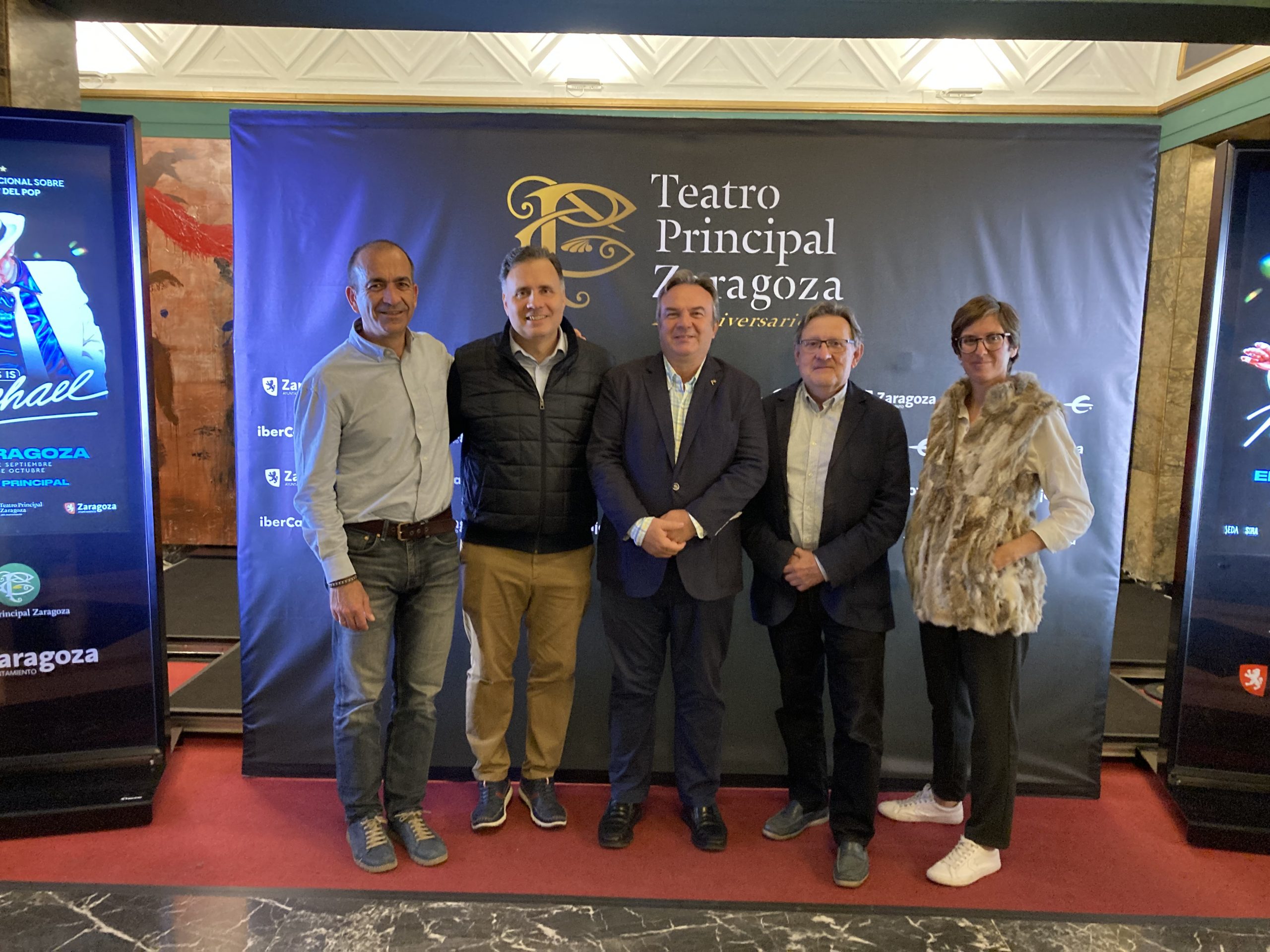 Los secretarios con el Decano